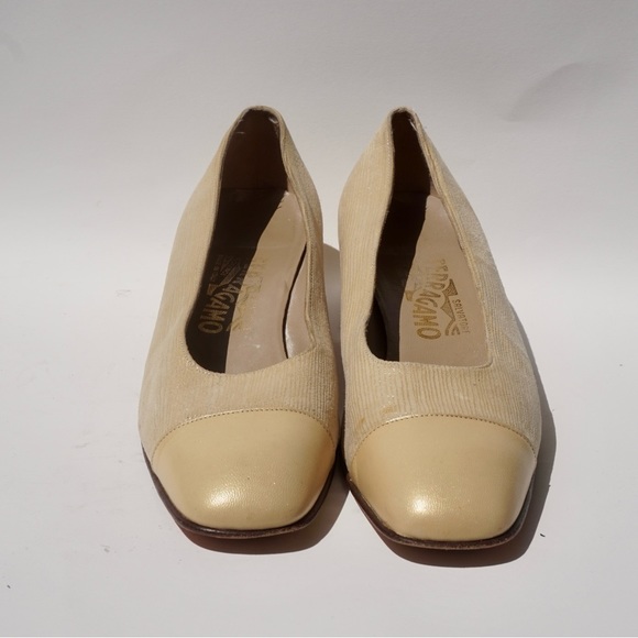 FERRAGAMO (Salvatore) Beige 2-Tone 1" Classic Pump (US 9 AAA) - Picture 1 of 5